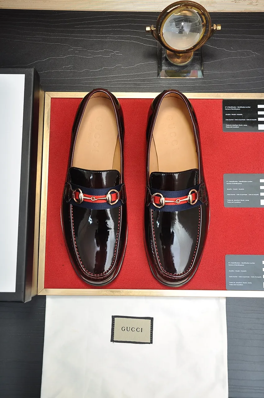 Men's shoes💰540💶Italy's top luxury men's shoe giant (GUCCI) (Gucci) (full cowhide lining) new arrival🍃Original European style🔰 Pleasant to the eye😍In order to make the shoes more durable and non-deformable🌀The production continues to follow traditional methods but there is still no lack of innovation💪The original open-edge beaded cowhide is chosen for the leather♻️ Smooth and natural And extra bright ⭐Made of imported cowhide, the first choice of rich people 38-45 (45 customized)